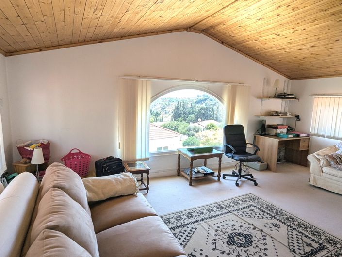 Image No.37-3 Bed Property for sale