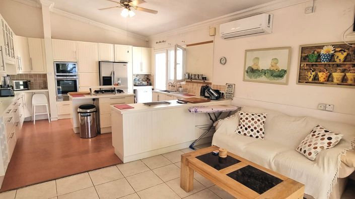 Image No.50-3 Bed Property for sale