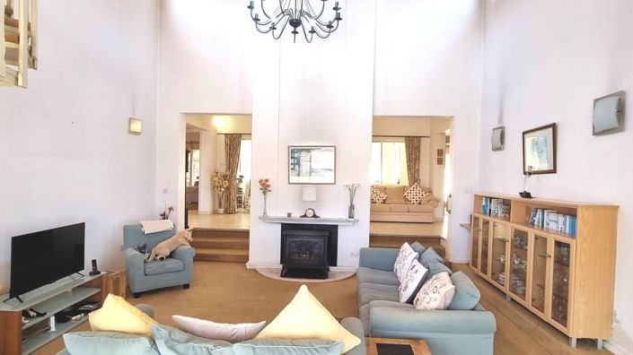 Image No.60-3 Bed Property for sale