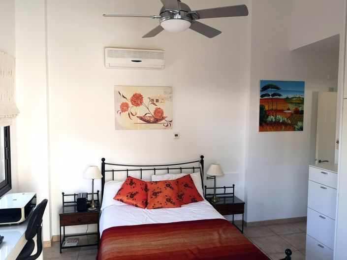 Image No.15-2 Bed Property for sale