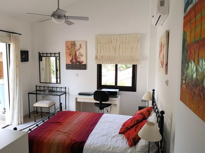 Image No.18-2 Bed Property for sale