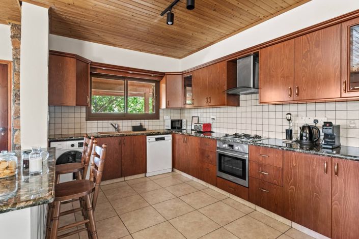 Image No.16-2 Bed Property for sale