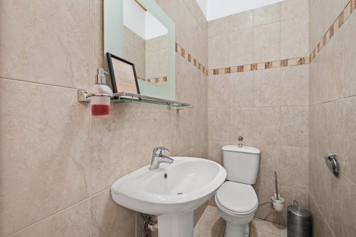 Image No.17-2 Bed Property for sale