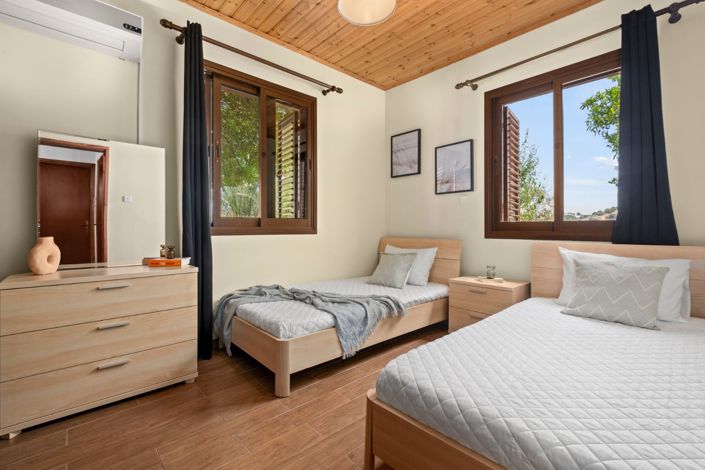Image No.9-2 Bed Property for sale
