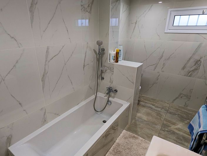 Image No.23-2 Bed Property for sale