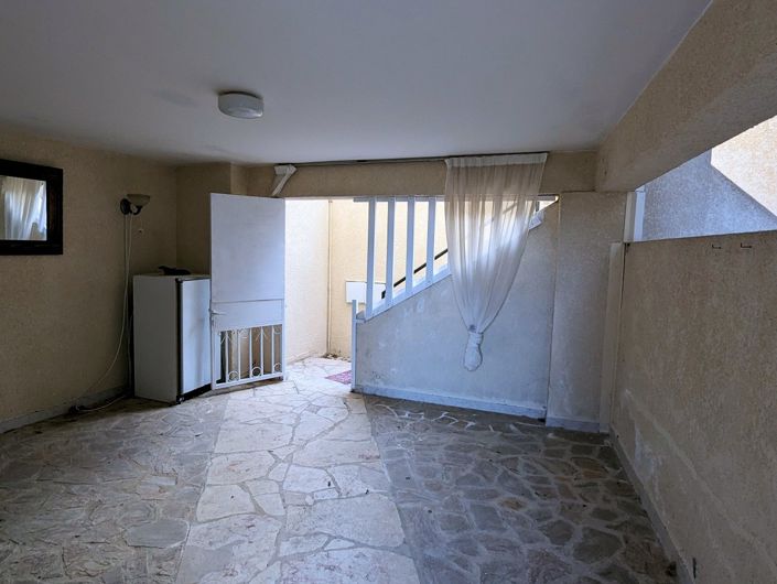 Image No.40-2 Bed Property for sale