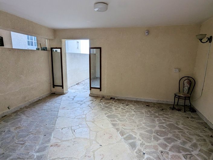 Image No.42-2 Bed Property for sale