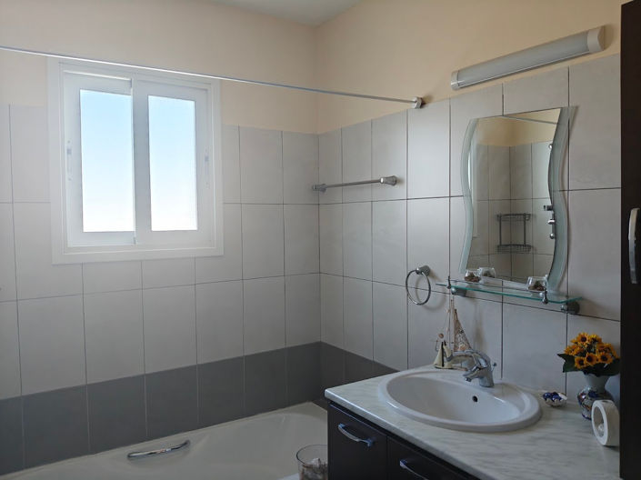 Image No.10-2 Bed Property for sale