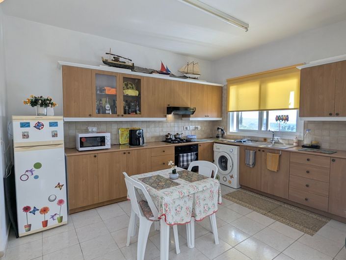 Image No.10-3 Bed Property for sale