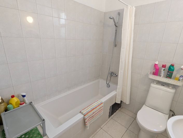 Image No.31-3 Bed Property for sale