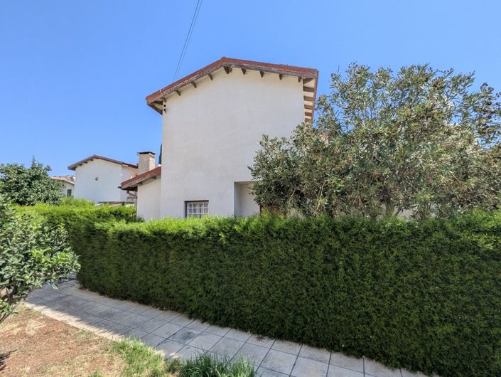 Image No.3-3 Bed Property for sale