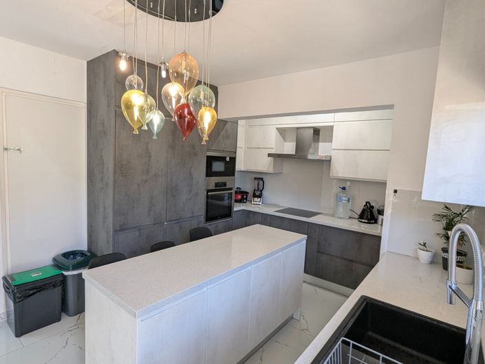 Image No.12-3 Bed Property for sale