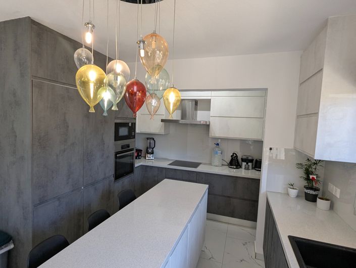Image No.13-3 Bed Property for sale