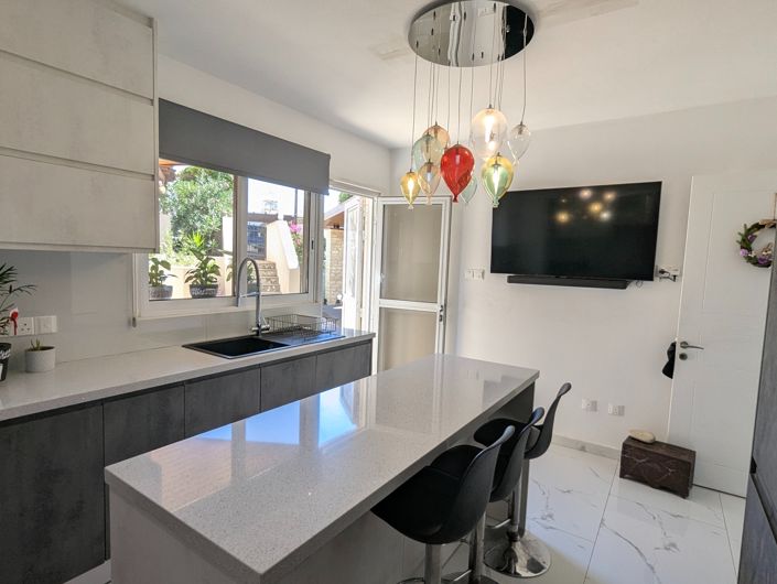 Image No.17-3 Bed Property for sale