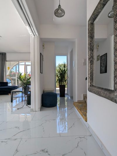 Image No.19-3 Bed Property for sale