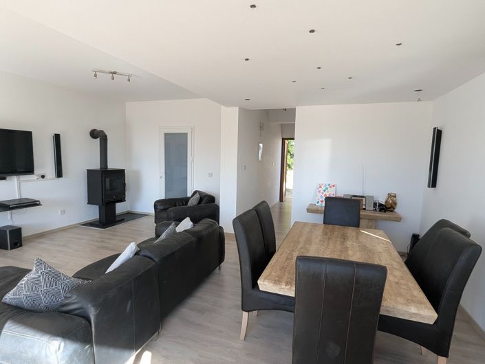 Image No.11-2 Bed Property for sale