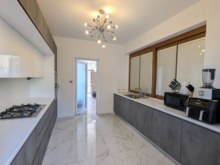 Image No.15-2 Bed Property for sale
