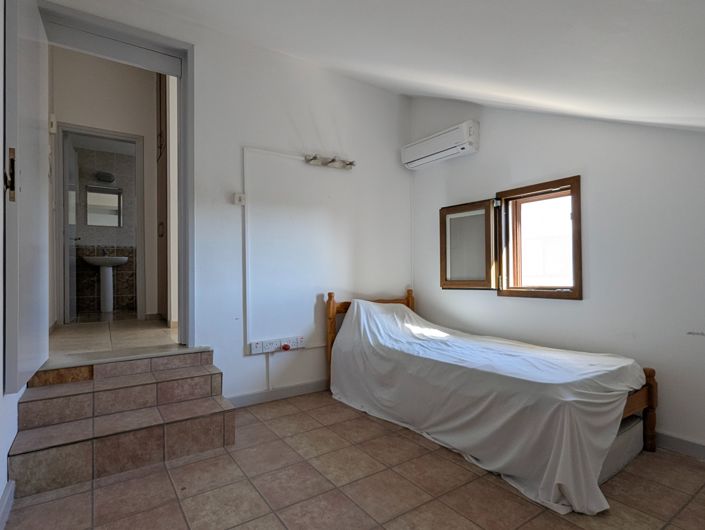 Image No.34-2 Bed Property for sale
