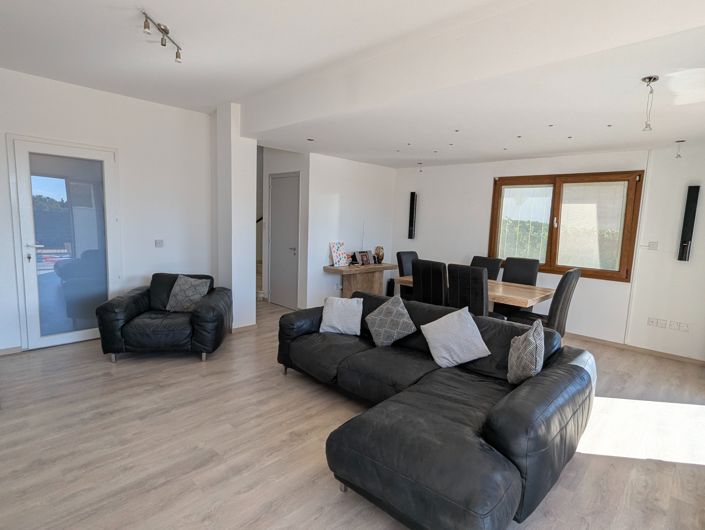 Image No.4-2 Bed Property for sale