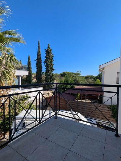Image No.40-2 Bed Property for sale