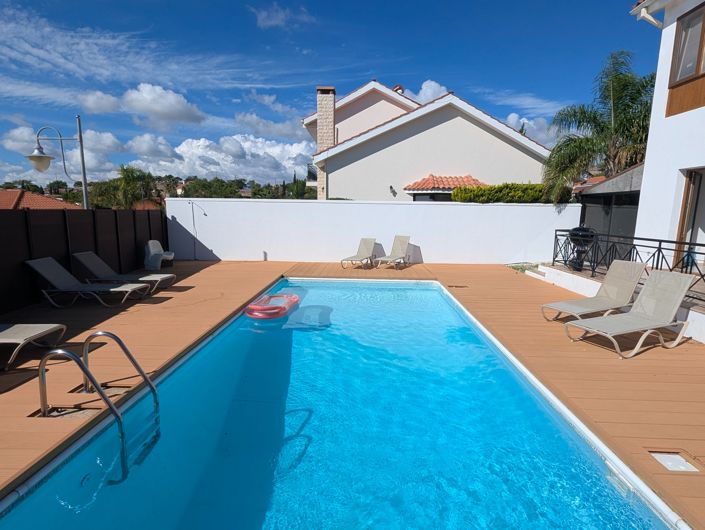 Image No.43-2 Bed Property for sale