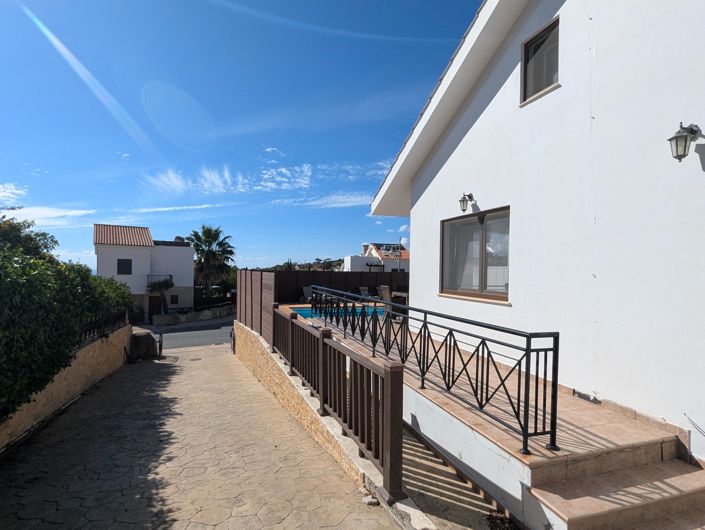 Image No.45-2 Bed Property for sale
