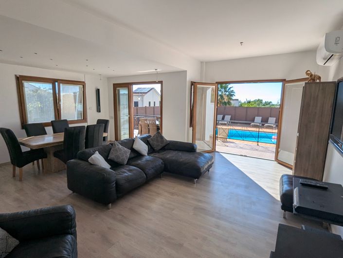 Image No.8-2 Bed Property for sale