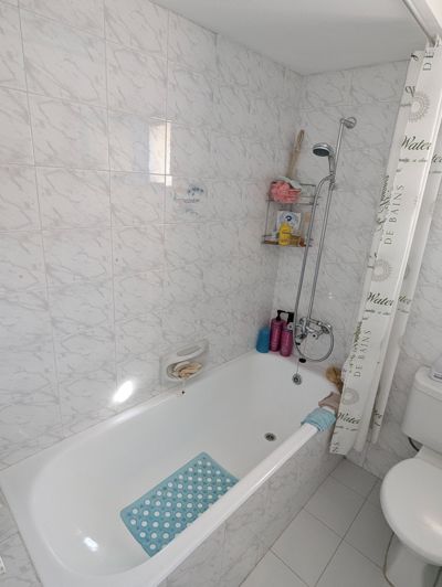 Image No.25-3 Bed Property for sale