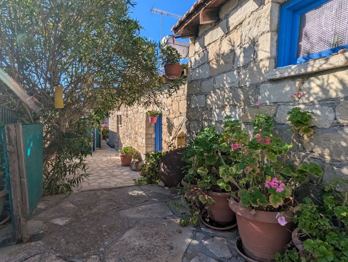 Image No.3-3 Bed Property for sale