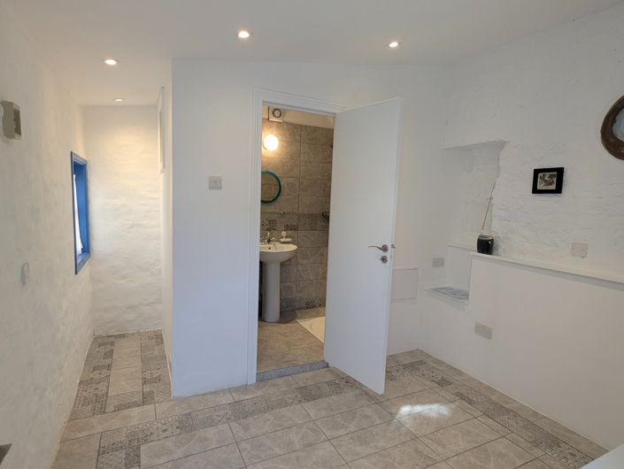 Image No.30-3 Bed Property for sale