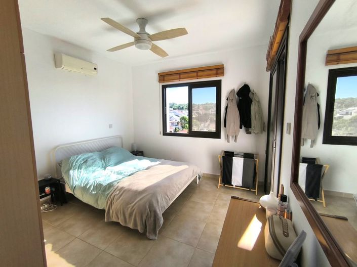 Image No.11-2 Bed Property for sale