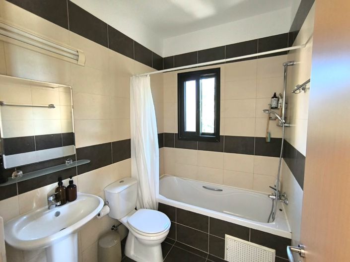 Image No.17-2 Bed Property for sale