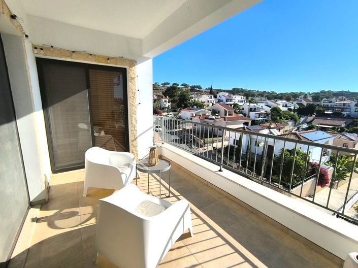 Image No.2-2 Bed Property for sale
