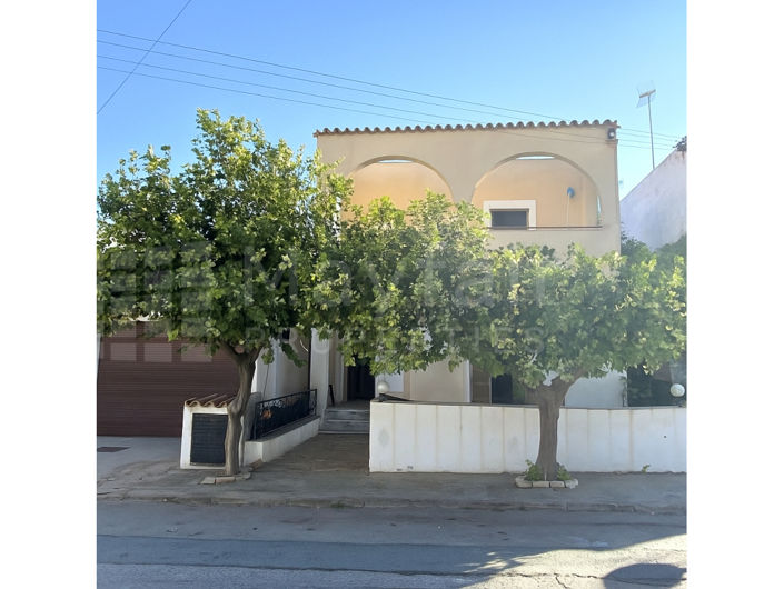 Image No.1-4 Bed House for sale