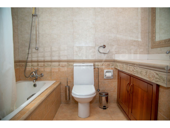 Image No.20-4 Bed House for sale