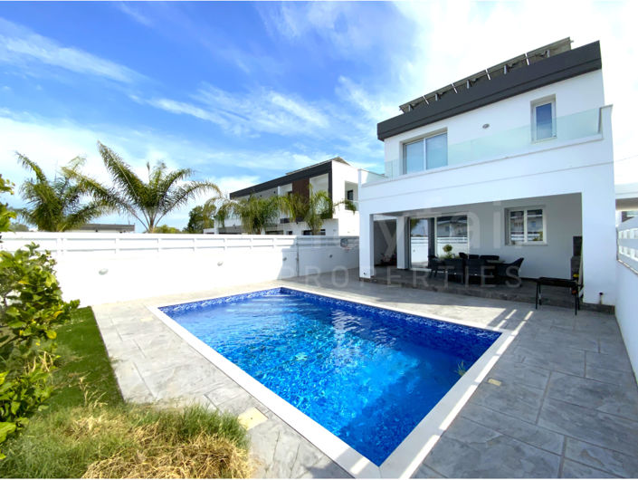 Image No.1-4 Bed House for sale