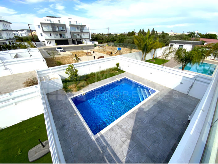 Image No.15-4 Bed House for sale