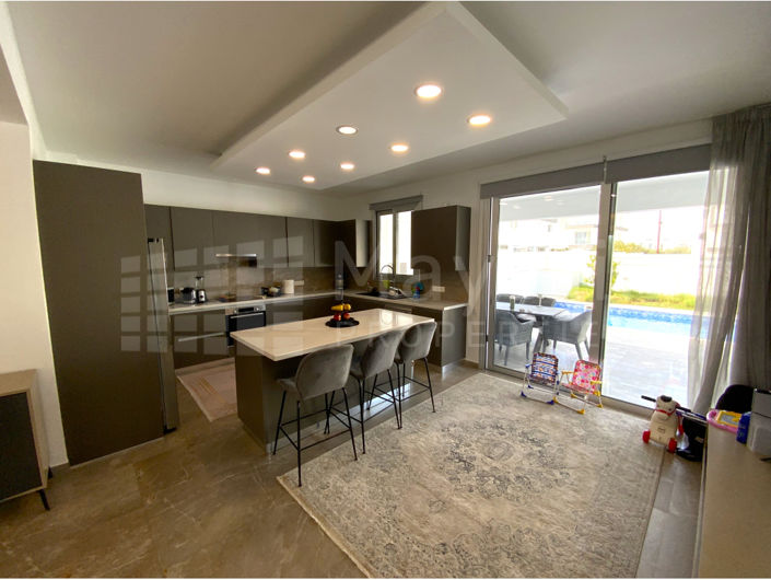 Image No.6-4 Bed House for sale