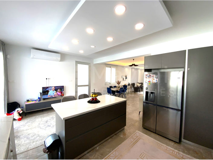 Image No.7-4 Bed House for sale