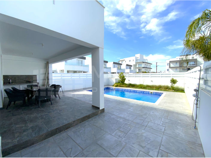 Image No.9-4 Bed House for sale