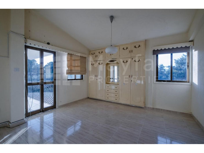 Image No.14-3 Bed House for sale