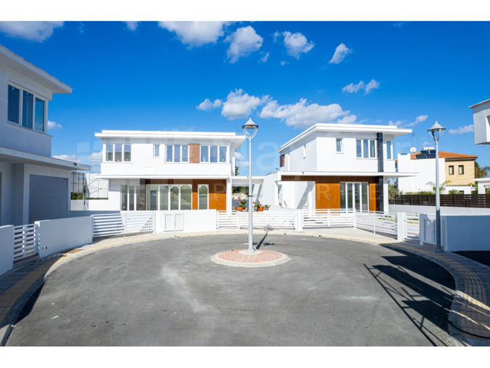 Image No.2-3 Bed House for sale