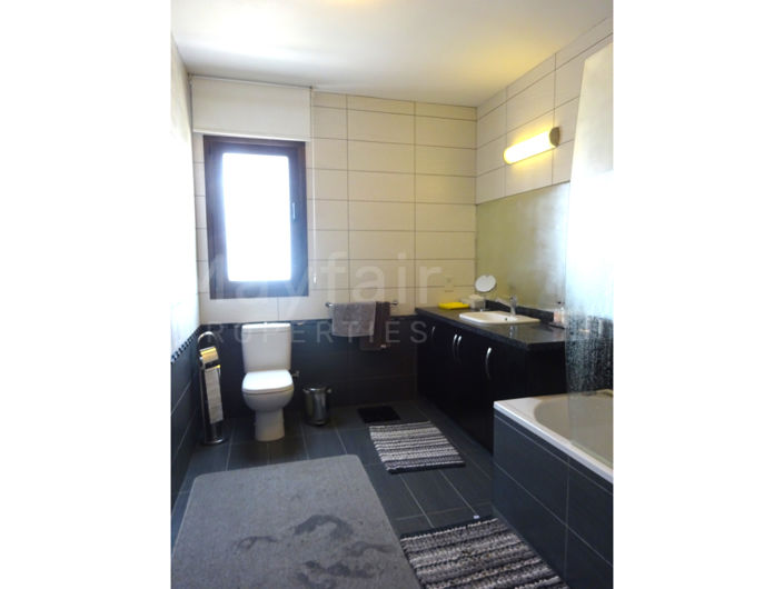 Image No.17-4 Bed House for sale