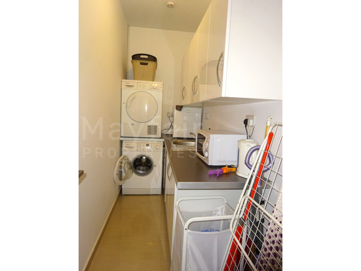 Image No.18-4 Bed House for sale