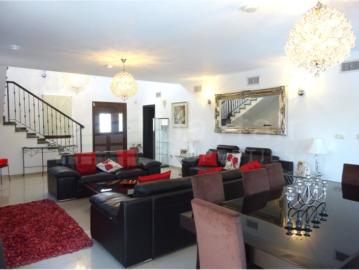 Image No.3-4 Bed House for sale