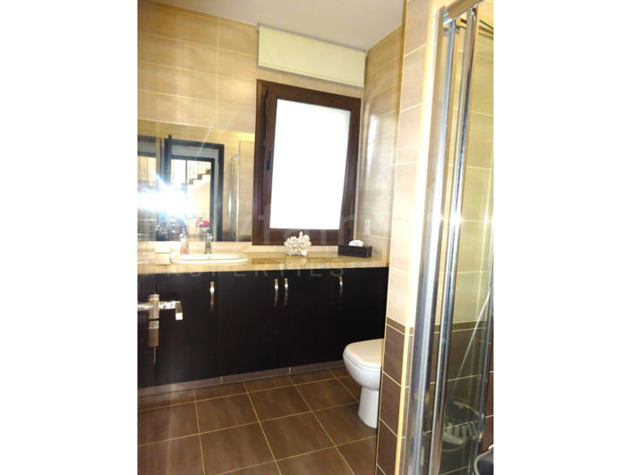 Image No.5-4 Bed House for sale