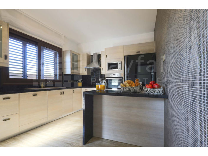 Image No.12-5 Bed House for sale