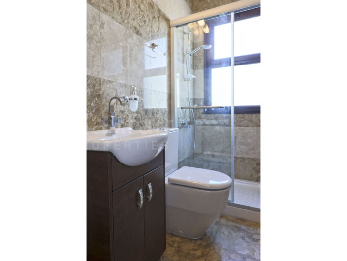 Image No.19-5 Bed House for sale