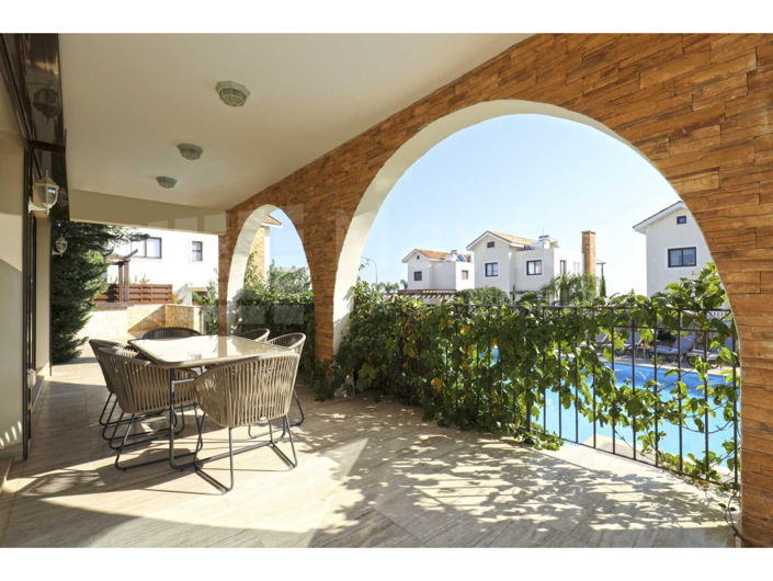 Image No.2-5 Bed House for sale