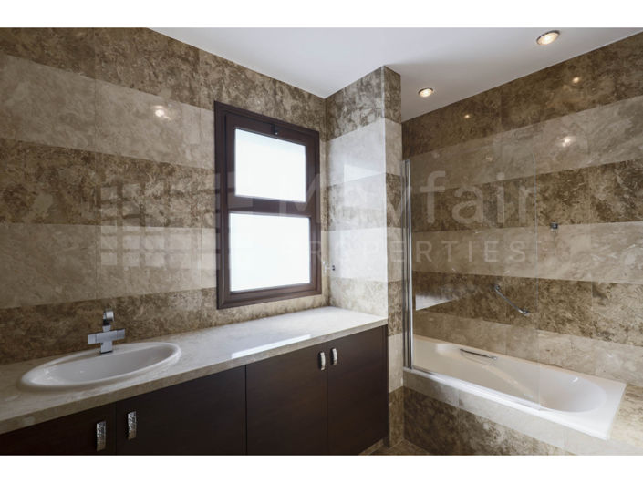 Image No.21-5 Bed House for sale